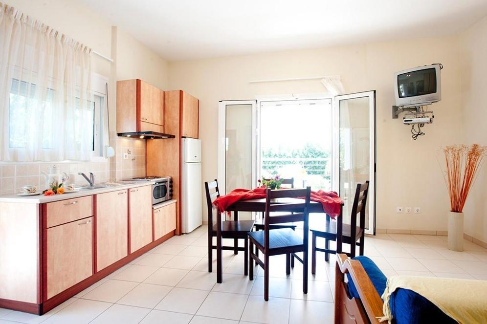 Dion Zois Apartment Finikounta Room photo